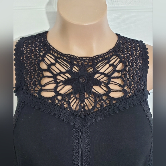 Torrid Super Soft Knits Women's Black Crochet Keyhole Sleeveless Blouse Sz 3 - Picture 4 of 13
